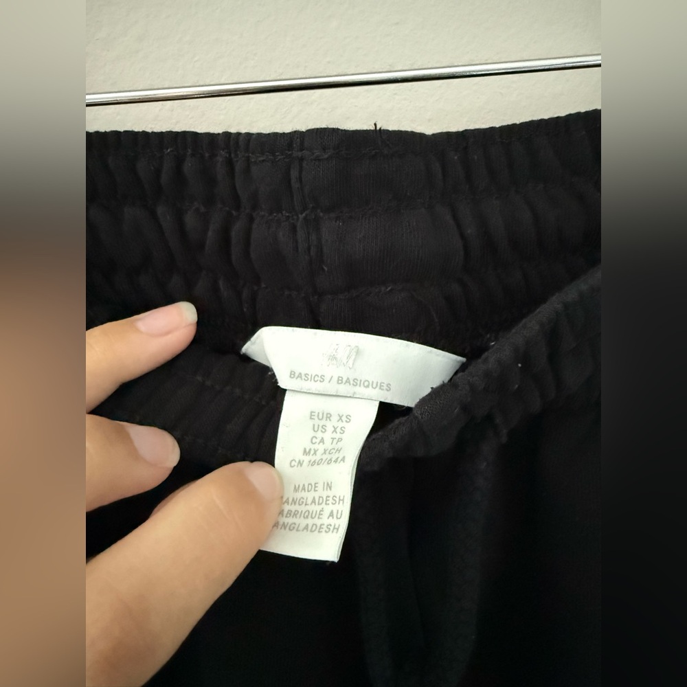 H&M basic Sweatshorts - Picture 2 of 4